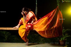 Divi Vadthya in Yellow Silk Saree