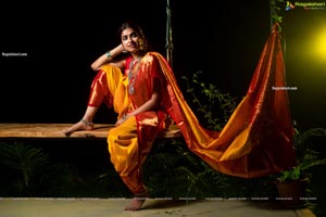 Divi Vadthya in Yellow Silk Saree