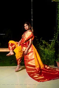 Divi Vadthya in Yellow Silk Saree