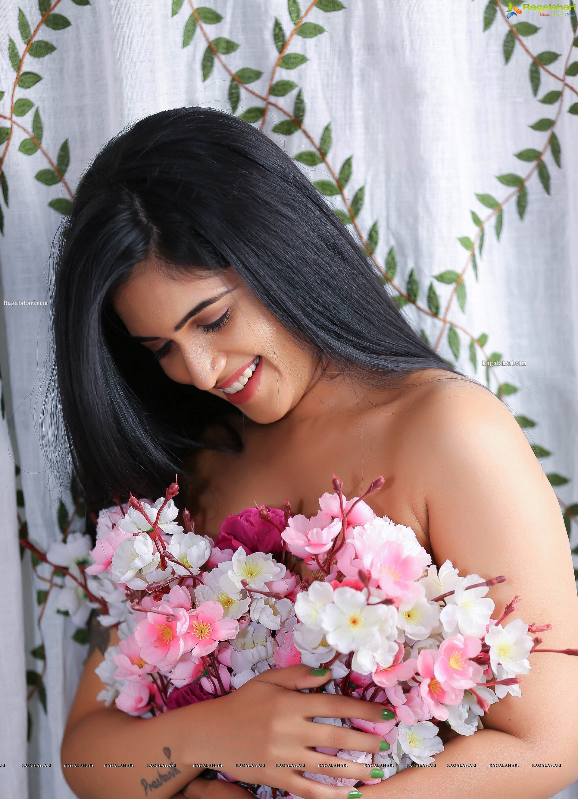 Sravanthi Chokarapu Flowers-Themed Photoshoot, HD Gallery