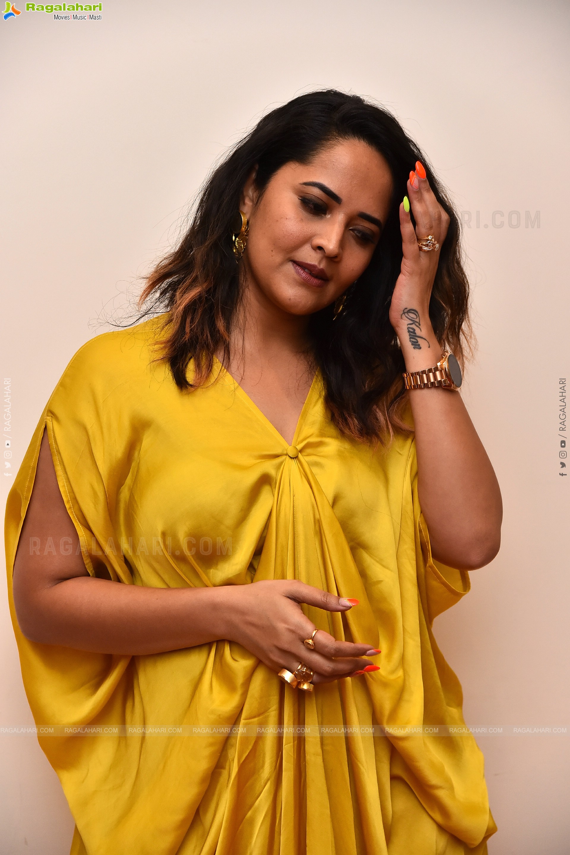 Anasuya Bharadwaj at Ari Movie First Look Launch, HD Photo Gallery