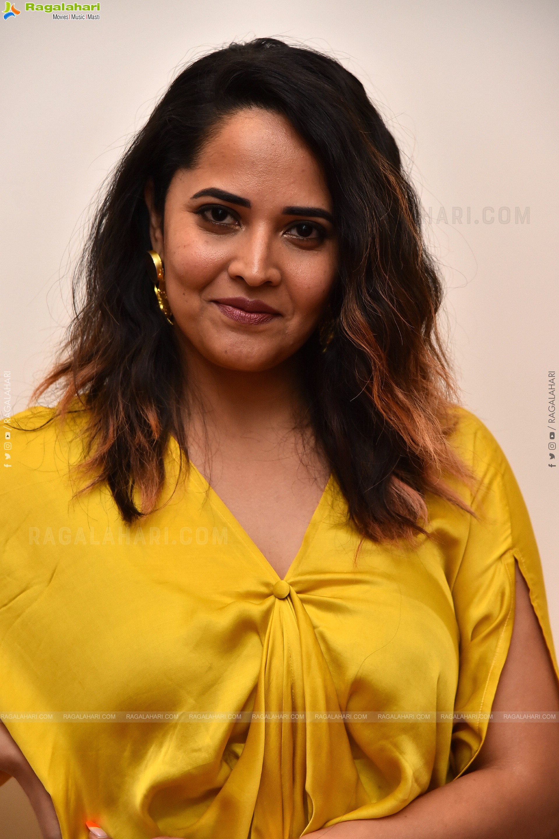 Anasuya Bharadwaj at Ari Movie First Look Launch, HD Photo Gallery