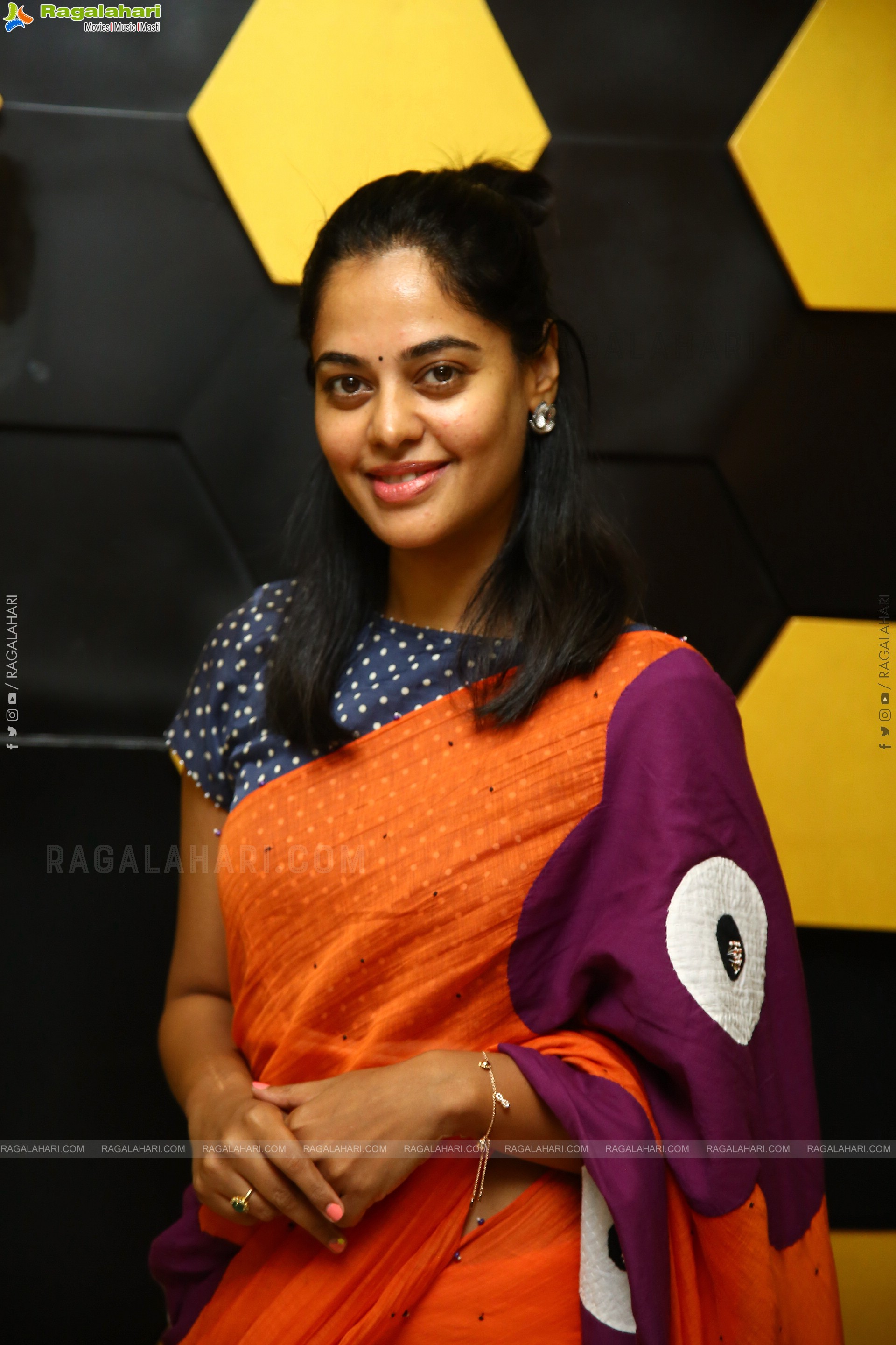 Bindu Madhavi at Her Birthday Celebrations, HD Photo Gallery