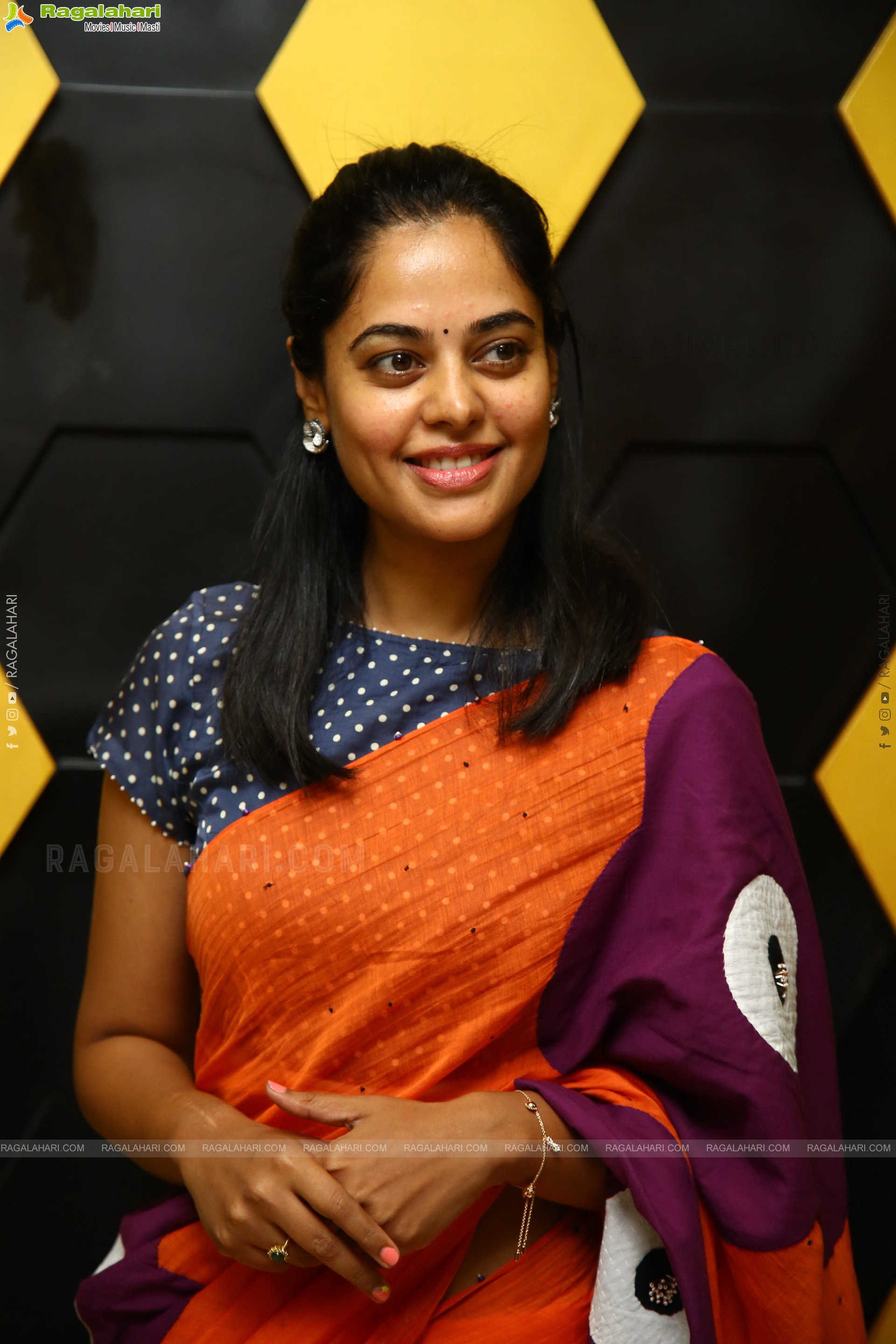 Bindu Madhavi at Her Birthday Celebrations, HD Photo Gallery