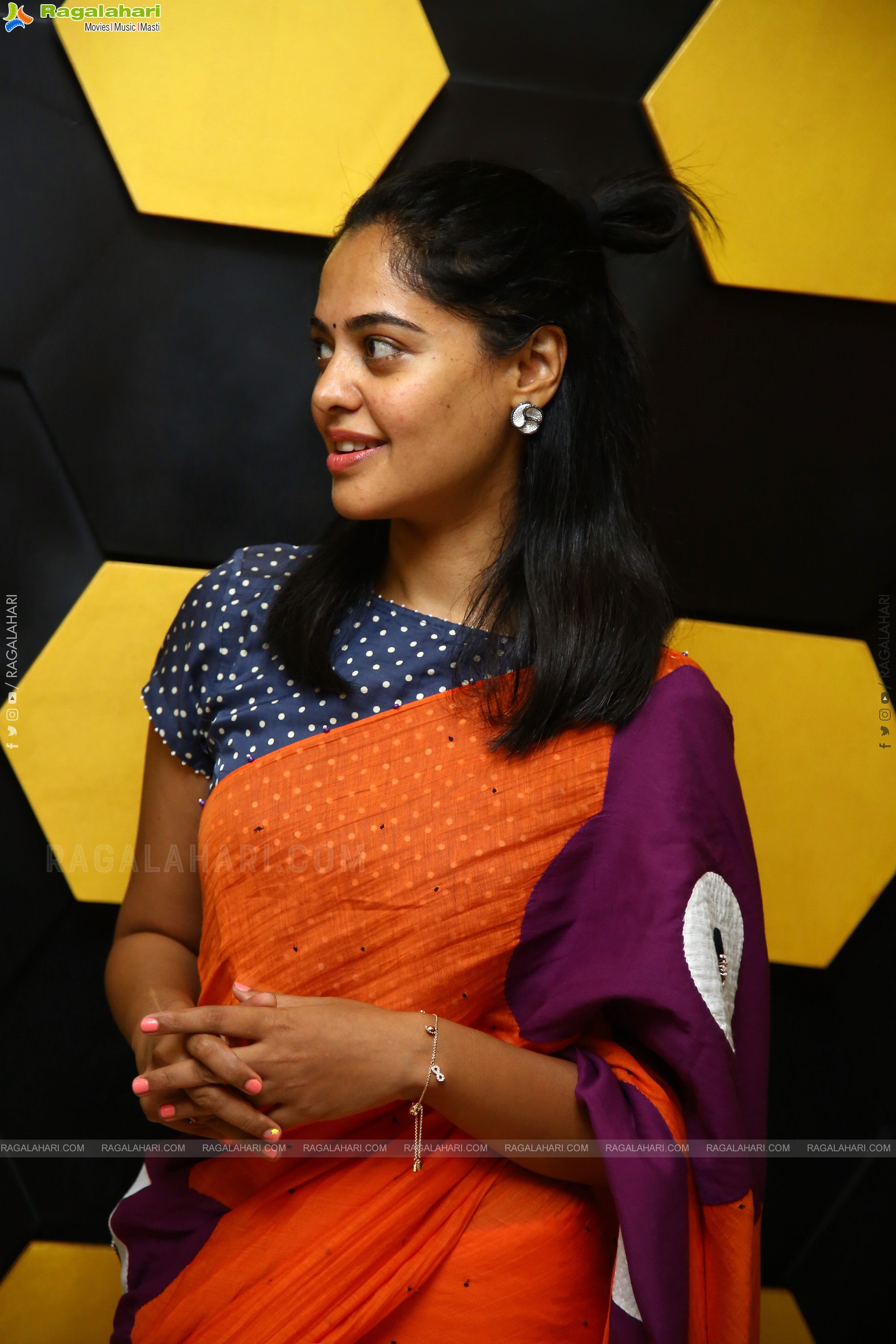 Bindu Madhavi at Her Birthday Celebrations, HD Photo Gallery