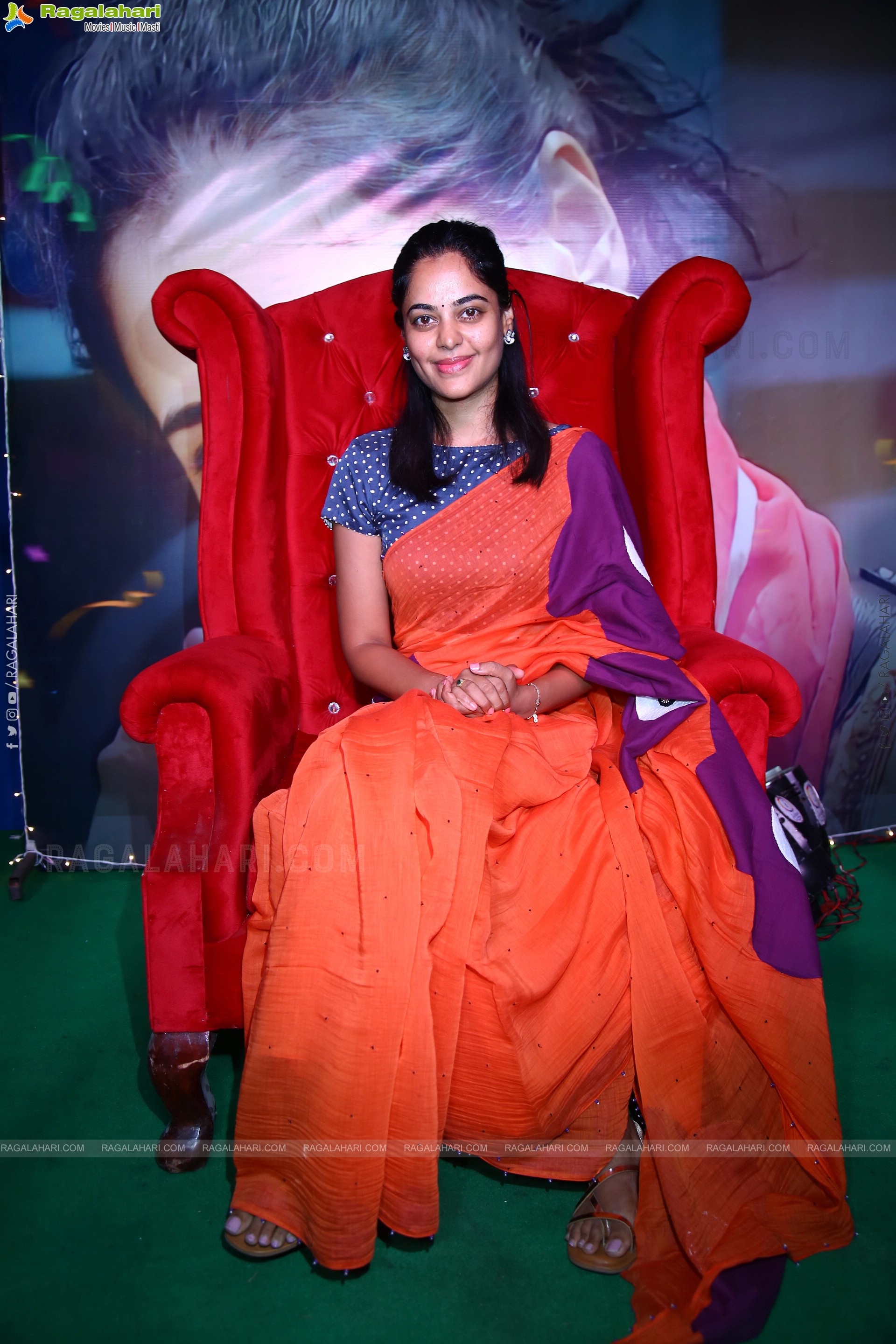 Bindu Madhavi at Her Birthday Celebrations, HD Photo Gallery