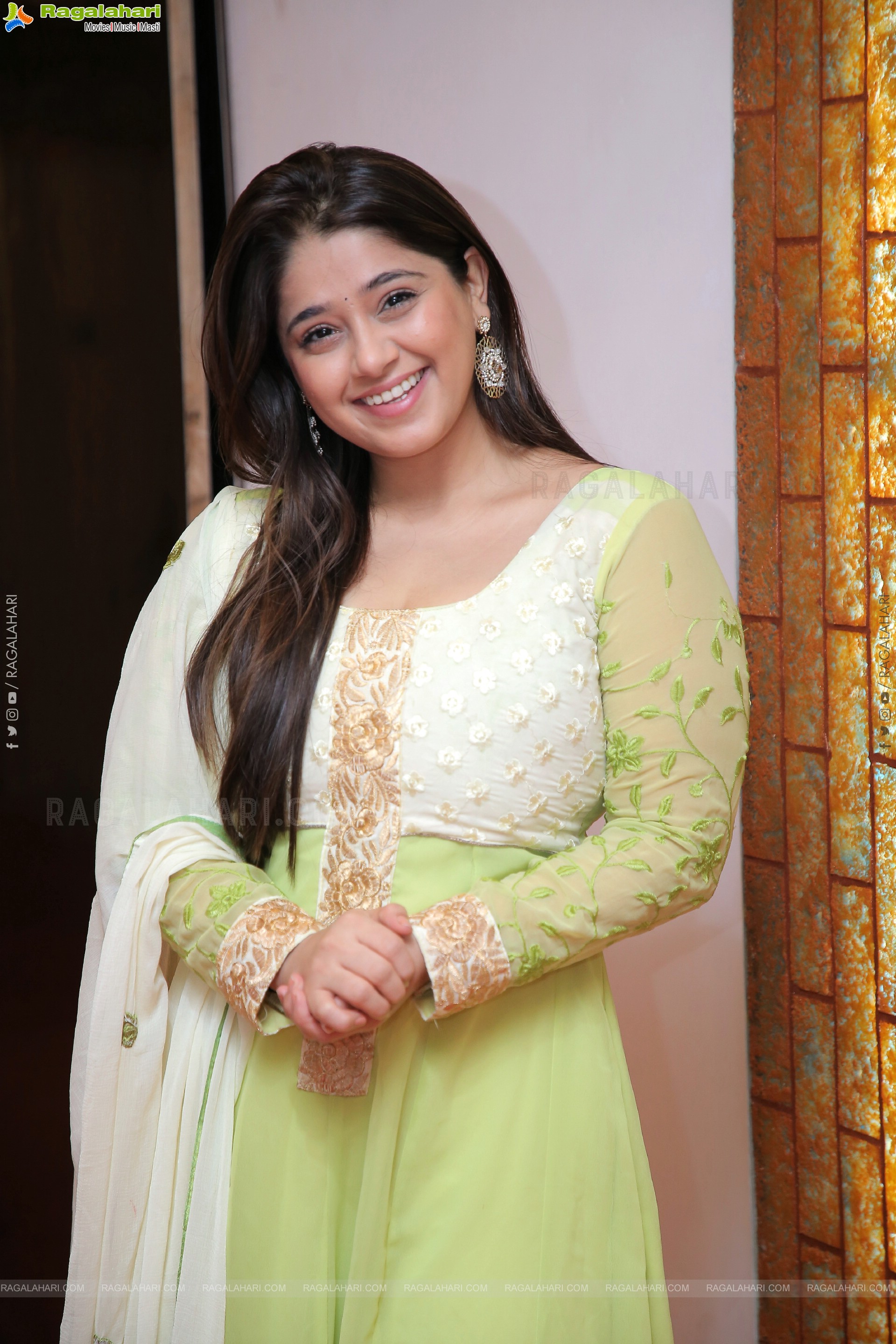 Chandni Bhagwanani at Dakshin Vindu Launch, HD Photo Gallery