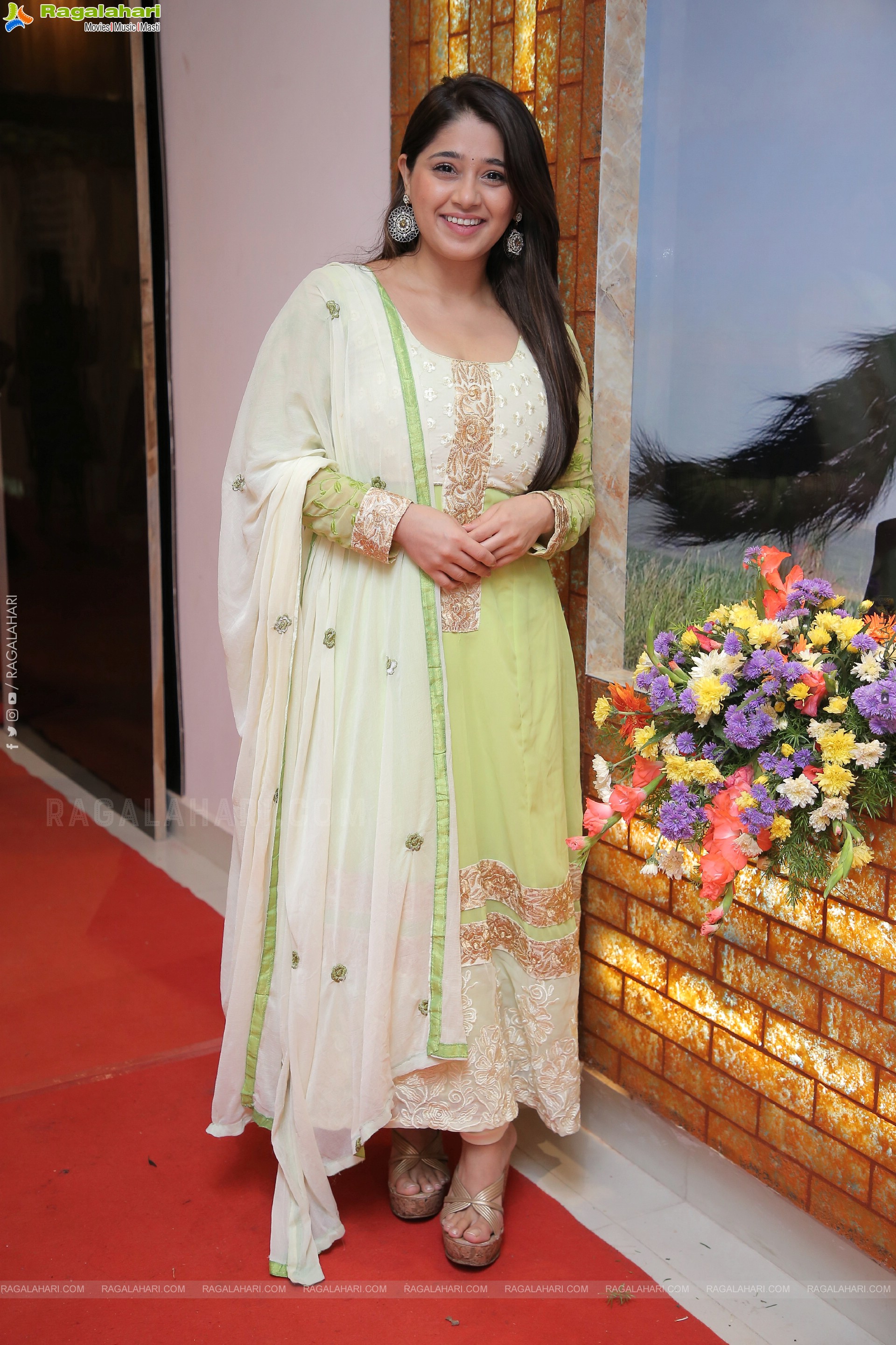 Chandni Bhagwanani at Dakshin Vindu Launch, HD Photo Gallery