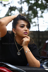 Ester Noronha at Recce Press Meet