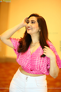 Anchor Manjusha at Veyi Daruveyyi Opening