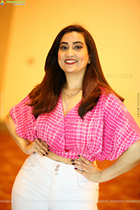 Anchor Manjusha at Veyi Daruveyyi Opening