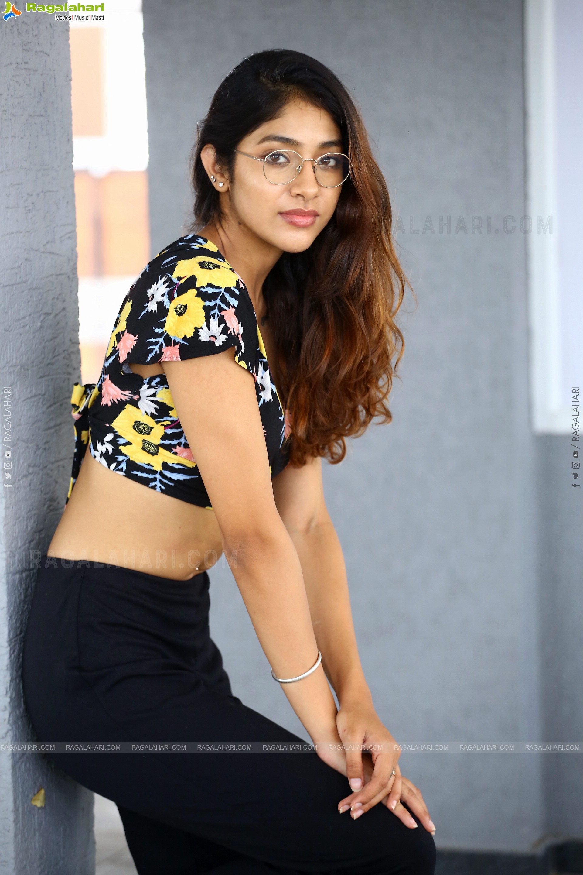 Meher Chahal at 7 Days 6 Nights Movie Interview, HD Photo Gallery