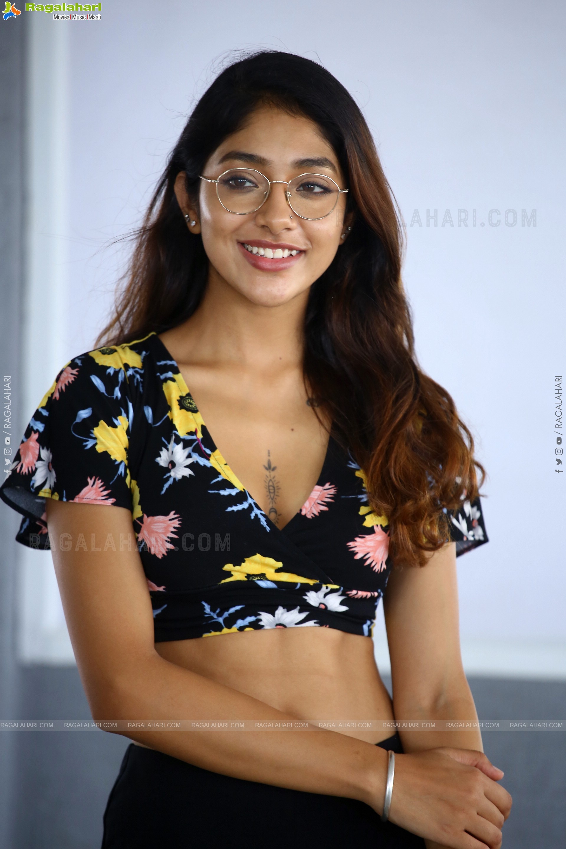 Meher Chahal at 7 Days 6 Nights Movie Interview, HD Photo Gallery