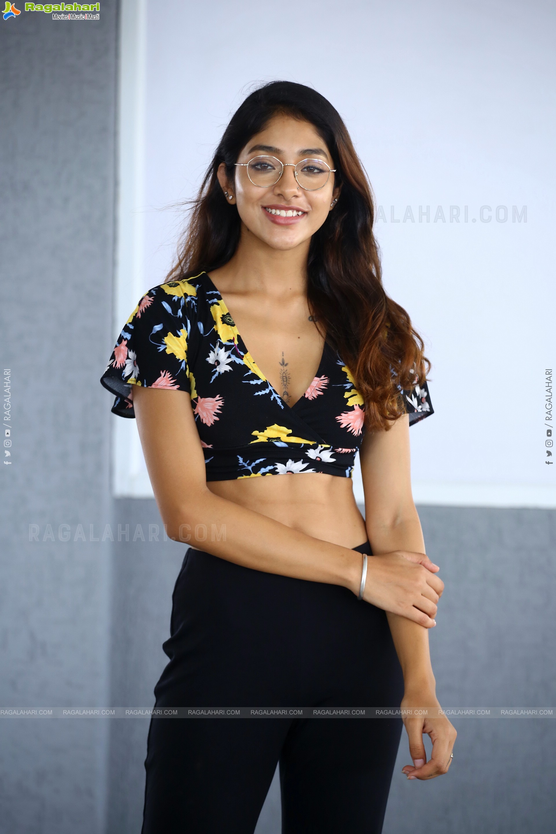 Meher Chahal at 7 Days 6 Nights Movie Interview, HD Photo Gallery