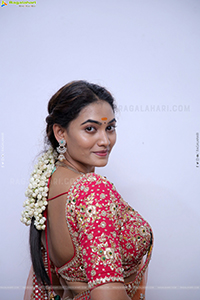 Spandana Palli Poses With Jewellery