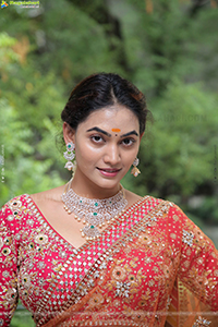 Spandana Palli Poses With Jewellery