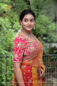 Spandana Palli Poses With Jewellery