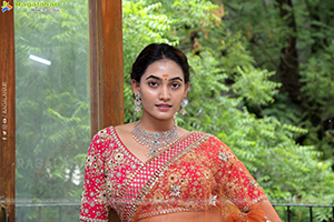 Spandana Palli Poses With Jewellery