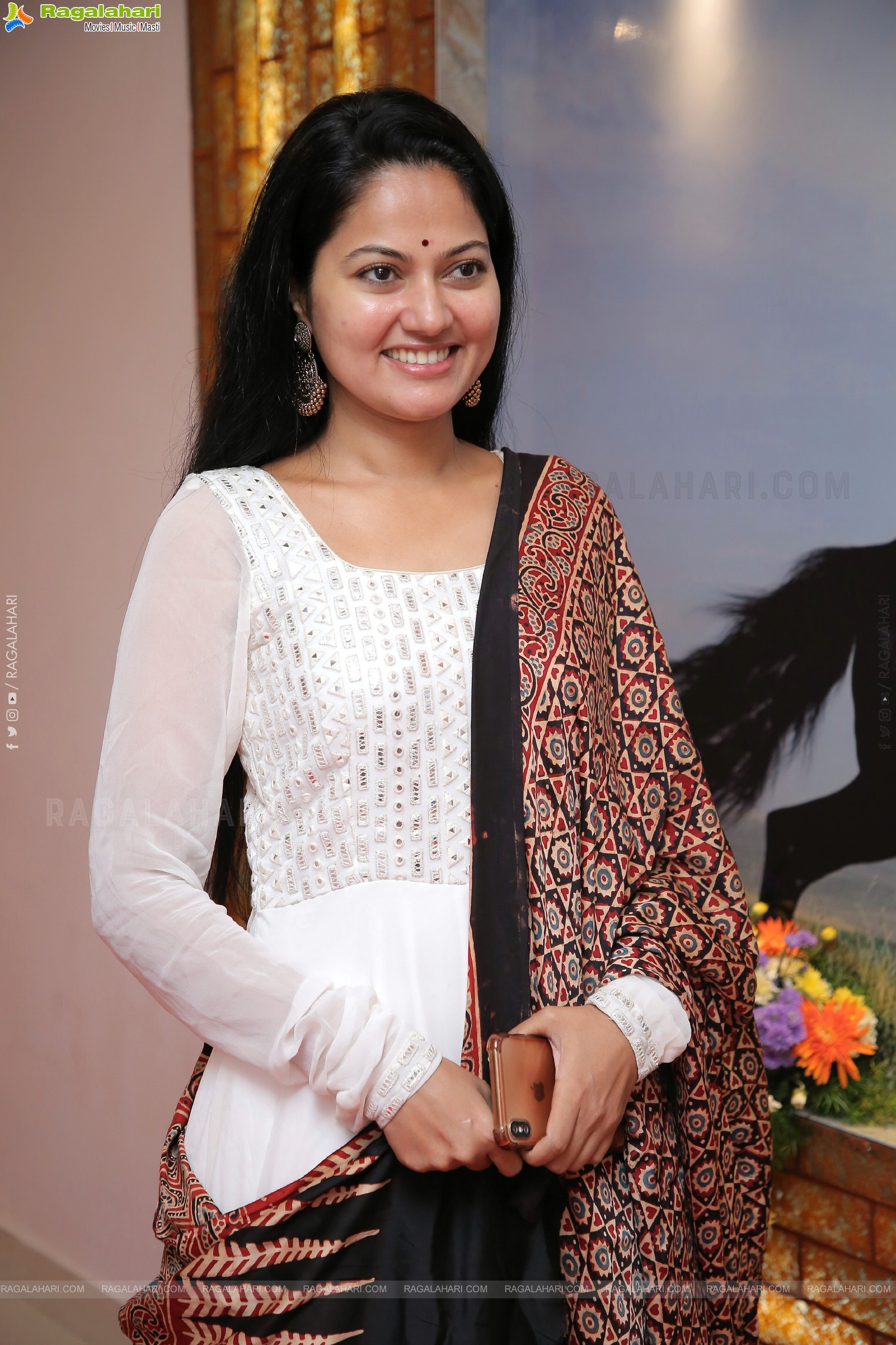 Suhasini at Dakshin Vindu Launch, HD Photo Gallery