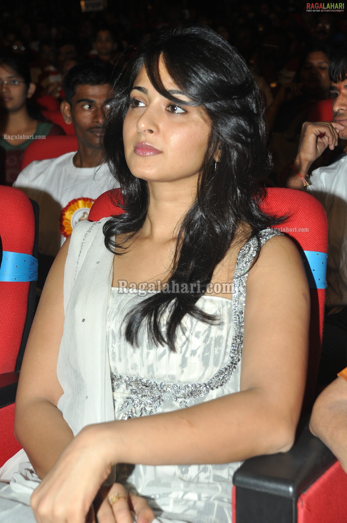 Anushka at TSR Awards 2011, Hyderabad, HD Gallery, Images