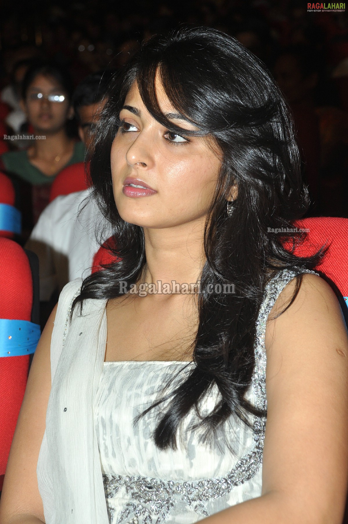 Anushka at TSR Awards 2011, Hyderabad, HD Gallery, Images