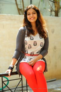 Colors Swathi High Definition Photos