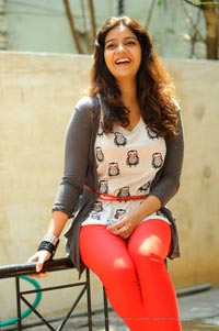 Colors Swathi High Definition Photos