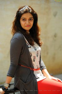 Colors Swathi High Definition Photos