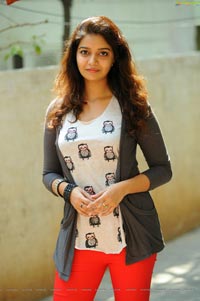 Colors Swathi High Definition Photos