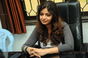 Colors Swathi High Definition Photos