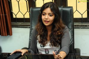 Colors Swathi High Definition Photos