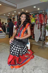 Nikitha Narayan at Singhanias Store