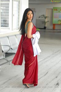 Beautiful Shriya draped in a Saree