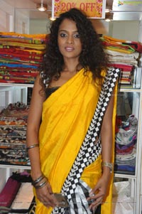 Sonia Deepti at Singhanias Store