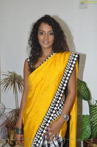 Sonia Deepti at Singhanias Store