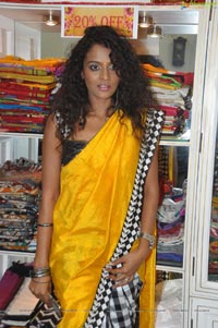 Sonia Deepti at Singhanias Store
