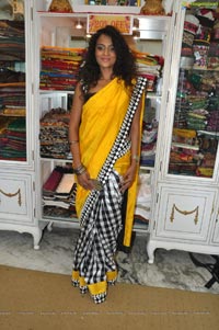 Sonia Deepti at Singhanias Store