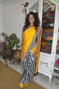 Sonia Deepti at Singhanias Store