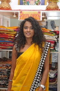 Sonia Deepti at Singhanias Store