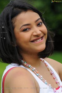 Swetha Basu Prasad Hot Pics