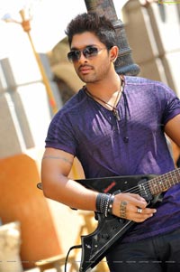 Allu Arjun in Iddarammayilatho Filmkampf Standbilder