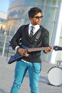 Allu Arjun in Iddarammayilato