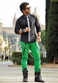 Allu Arjun in Iddarammayilatho Filmkampf Standbilder