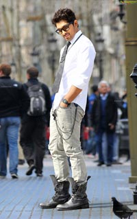 Allu Arjun in Iddarammayilatho Filmkampf Standbilder