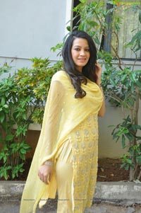 Diksha Panth in Yellow Dress