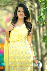 Diksha Panth in Yellow Dress