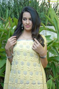 Diksha Panth in Yellow Dress