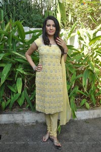 Diksha Panth in Yellow Dress