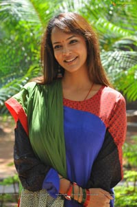 Manchu Lakshmi Prasanna Gundello Godari