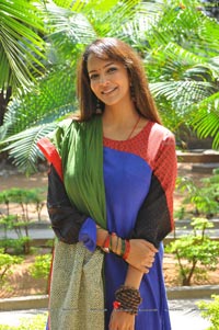 Manchu Lakshmi Prasanna Gundello Godari